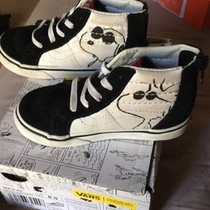 Used size 8 boys peanuts hi tops zip back